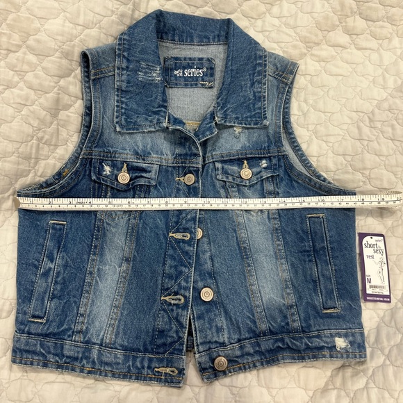NWT DISTRESSED DENIM VEST SIZE MEDIUM - Picture 9 of 9